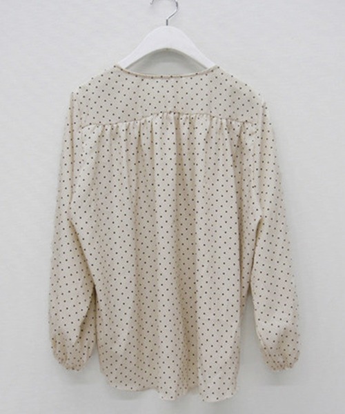 DAY CLOSET（デイ クローゼット）の「レディース 小粒ドットとパールシャル風ボタンのブラウス（シャツ/ブラウス・レディース・ブラック/アイボリー・ONE SIZE）」の5枚目の写真