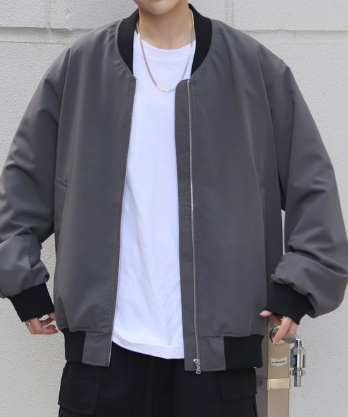 UNIF 不ぞろい スタッズ付きブラックMA-1ジャケット
