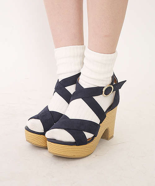 one after another NICE CLAUP（ワンアフターアナザーナイスクラップ）の「【non-no5月号掲載 ナイスクラップ】クロスサンダル（サンダル・レディース・ベージュ/ピンク/ネイビー・SMALL/LARGE/MEDIUM）」の3枚目の写真