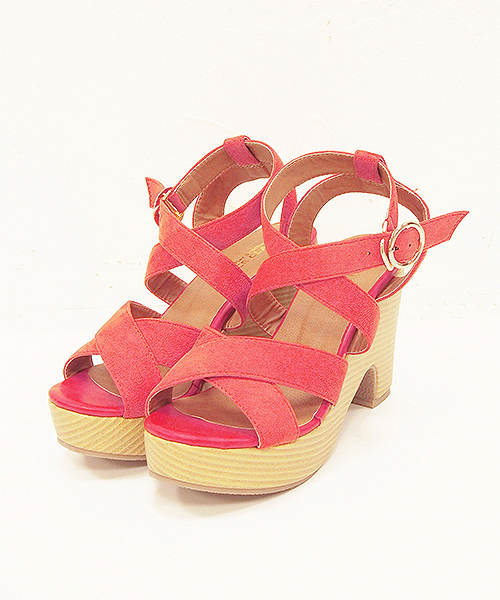 one after another NICE CLAUP（ワンアフターアナザーナイスクラップ）の「【non-no5月号掲載 ナイスクラップ】クロスサンダル（サンダル・レディース・ベージュ/ピンク/ネイビー・SMALL/LARGE/MEDIUM）」の5枚目の写真