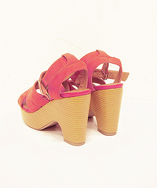 one after another NICE CLAUP（ワンアフターアナザーナイスクラップ）の「【non-no5月号掲載 ナイスクラップ】クロスサンダル（サンダル・レディース・ベージュ/ピンク/ネイビー・SMALL/LARGE/MEDIUM）」の7枚目の写真