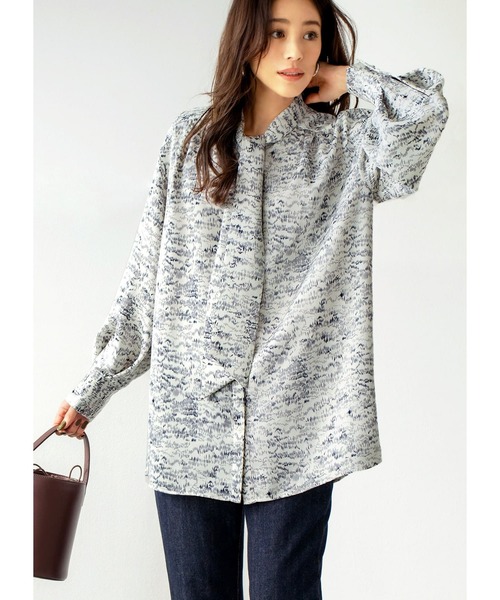 STYLE DELI(スタイルデリ)の「【LUXE】イメージ柄プリントボウタイブラウス(シャツ/ブラウス・レディース・オフホワイト・FREE)」の5枚目の写真