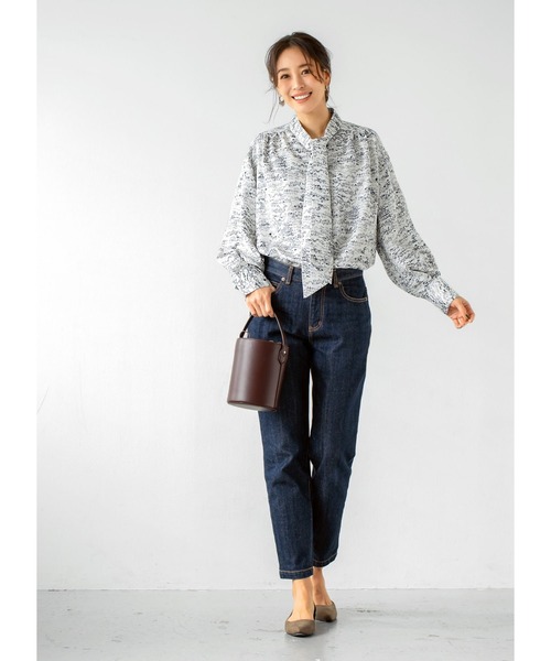 STYLE DELI(スタイルデリ)の「【LUXE】イメージ柄プリントボウタイブラウス(シャツ/ブラウス・レディース・オフホワイト・FREE)」の22枚目の写真