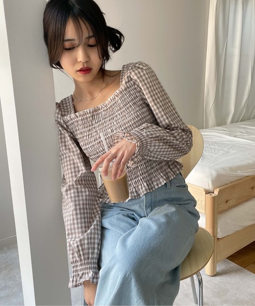 WEGO(ウィゴー)の「WEGO/シャーリングスクエアネックブラウス(シャツ/ブラウス・レディース・ブルー系その他2/ブラウン系その他2/ブラック/ホワイト・FREE)」の3枚目の写真
