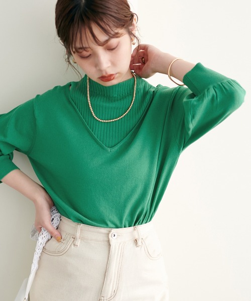 natural couture(ナチュラルクチュール)の「2022AWアイテム/チラ見せレイヤード風ニット(ニット/セーター・レディース・ライトベージュ/グリーン/ブラック・FREE)」の1枚目の写真
