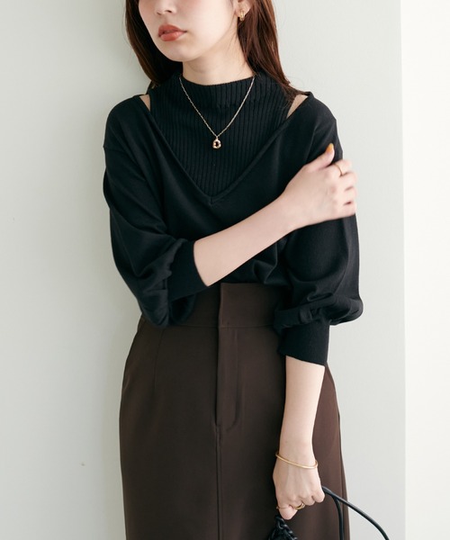 natural couture(ナチュラルクチュール)の「2022AWアイテム/チラ見せレイヤード風ニット(ニット/セーター・レディース・ライトベージュ/グリーン/ブラック・FREE)」の2枚目の写真