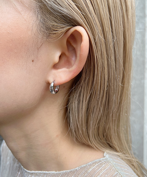 VENCEEXCHANGE（ヴァンスエクスチェンジ）の「シンプルフープピアス（ピアス（両耳用）・レディース・シルバー/ゴールド・FREE）」の2枚目の写真