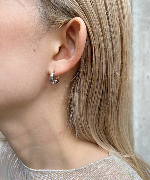 VENCEEXCHANGE（ヴァンスエクスチェンジ）の「シンプルフープピアス（ピアス（両耳用）・レディース・シルバー/ゴールド・FREE）」の9枚目の写真