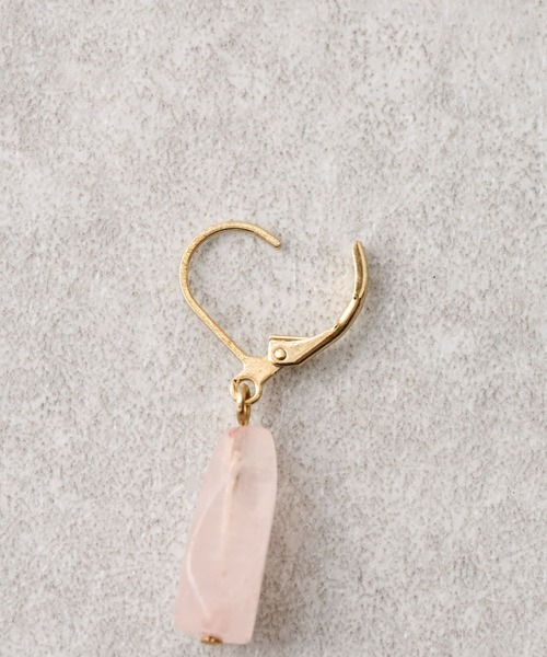 BEARDSLEY（ビアズリー）の「フレンチフックピアス（ピアス（両耳用）・レディース・ホワイト/ピンク・FREE）」の3枚目の写真