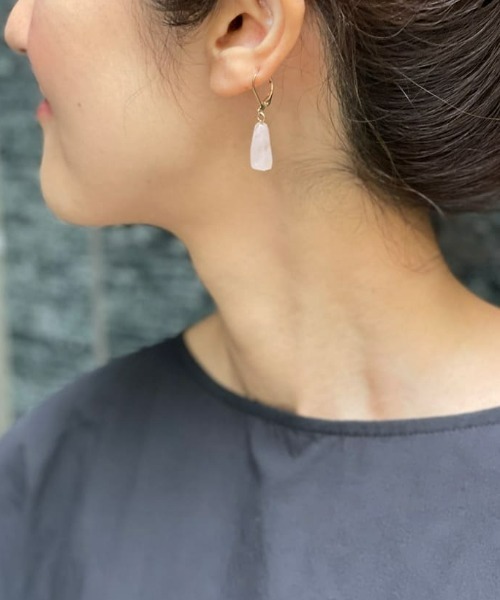 BEARDSLEY（ビアズリー）の「フレンチフックピアス（ピアス（両耳用）・レディース・ホワイト/ピンク・FREE）」の7枚目の写真