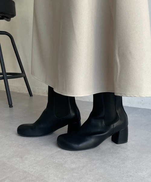 CAPRICIEUX LE'MAGE（カプリシューレマージュ）の「ラウンドトゥサイドゴアショートブーツ（ブーツ・レディース・ブラック/ベージュ/ホワイト系その他・38/37）」の7枚目の写真