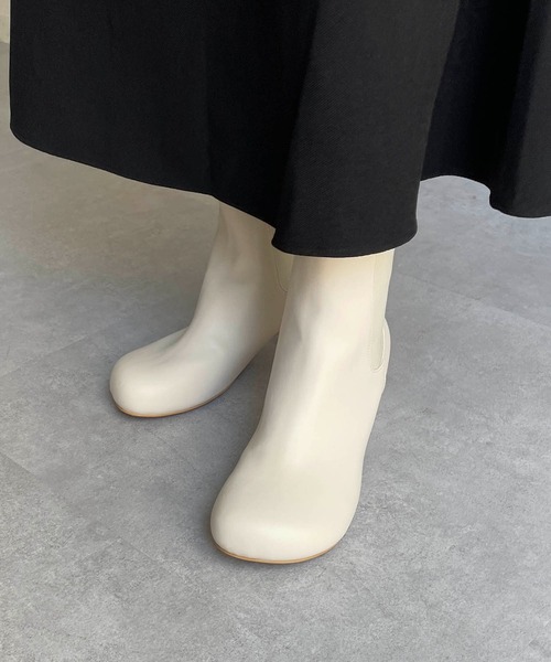 CAPRICIEUX LE'MAGE（カプリシューレマージュ）の「ラウンドトゥサイドゴアショートブーツ（ブーツ・レディース・ブラック/ベージュ/ホワイト系その他・38/37）」の13枚目の写真