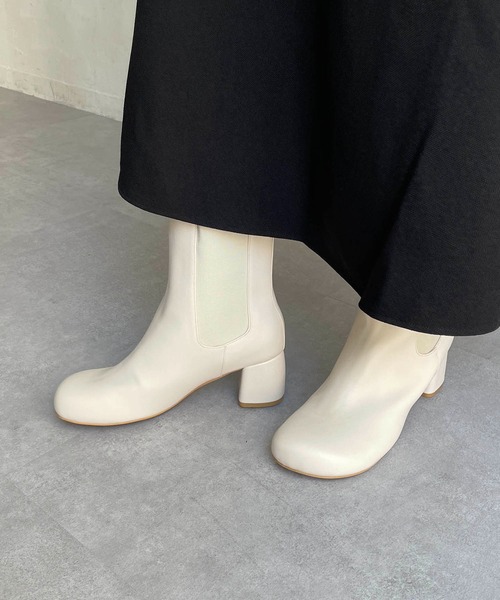 CAPRICIEUX LE'MAGE（カプリシューレマージュ）の「ラウンドトゥサイドゴアショートブーツ（ブーツ・レディース・ブラック/ベージュ/ホワイト系その他・38/37）」の5枚目の写真