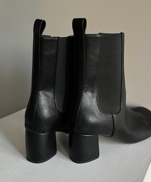 CAPRICIEUX LE'MAGE（カプリシューレマージュ）の「ラウンドトゥサイドゴアショートブーツ（ブーツ・レディース・ブラック/ベージュ/ホワイト系その他・38/37）」の8枚目の写真