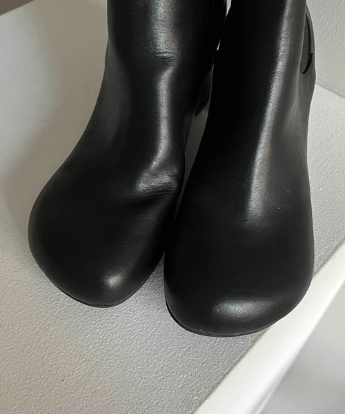 CAPRICIEUX LE'MAGE（カプリシューレマージュ）の「ラウンドトゥサイドゴアショートブーツ（ブーツ・レディース・ブラック/ベージュ/ホワイト系その他・38/37）」の12枚目の写真