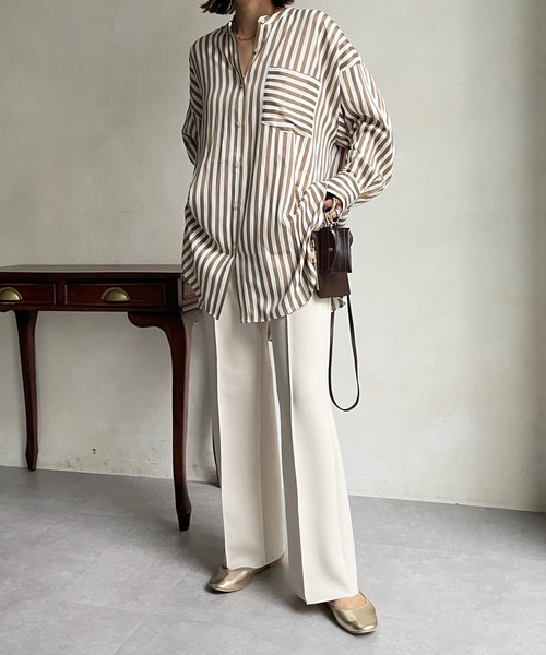 DouDou(ドゥドゥ)の「スタンドストライプシャツ(シャツ/ブラウス・レディース・ブラック/ベージュ・FREE)」の4枚目の写真