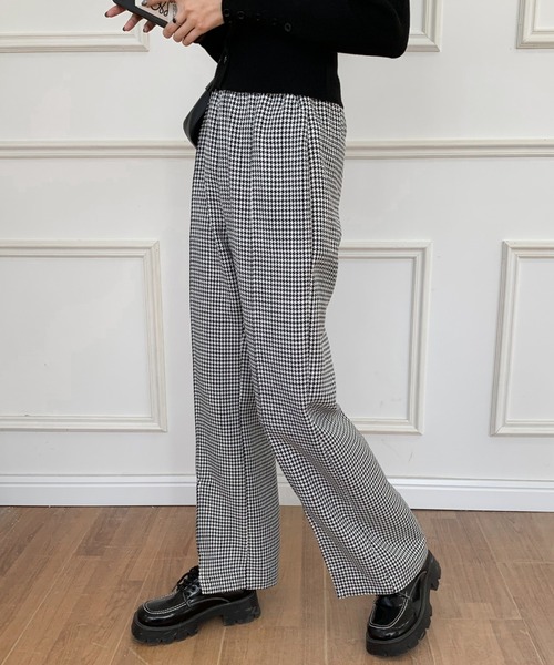 ECLIN（エクラン）の「センタースリット千鳥柄セミワイドパンツ（その他パンツ・レディース・ブラック/ブラウン・S/M/L）」の5枚目の写真
