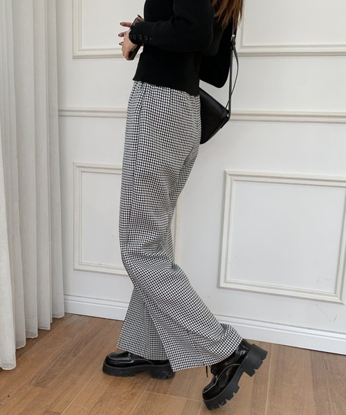 ECLIN（エクラン）の「センタースリット千鳥柄セミワイドパンツ（その他パンツ・レディース・ブラック/ブラウン・S/M/L）」の11枚目の写真