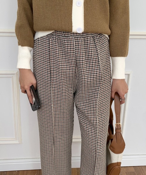 ECLIN（エクラン）の「センタースリット千鳥柄セミワイドパンツ（その他パンツ・レディース・ブラック/ブラウン・S/M/L）」の4枚目の写真