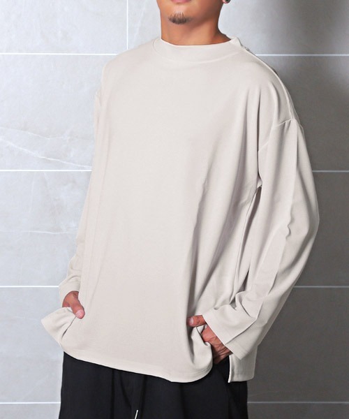 LUXSTYLE(ラグスタイル)の「カットジョーゼットワイドモックネックロンT(Tシャツ/カットソー・メンズ・ベージュ/チャコール/グレイッシュベージュ/ブラック・M/L)」の4枚目の写真