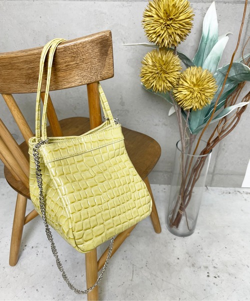 StyleSea（スタイルシー）の「フェイククロコレザーバッグ（ショルダーバッグ・レディース・ライトブルー/ライトパープル/イエロー/ブラウン/ライム・FREE）」の3枚目の写真