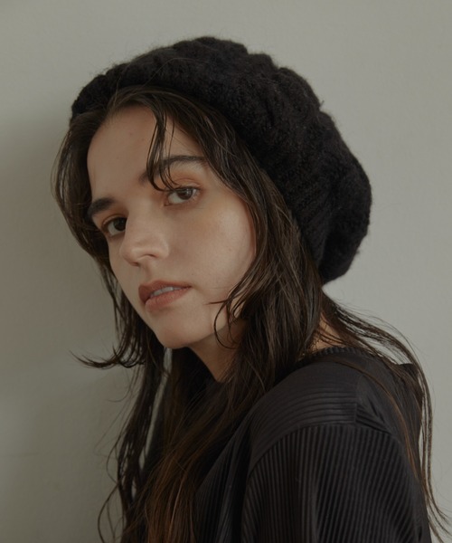 ACYM(アシーム)の「Cable knit ベレー(ハンチング/ベレー帽・レディース・ブラック/ベージュ・FREE)」の2枚目の写真