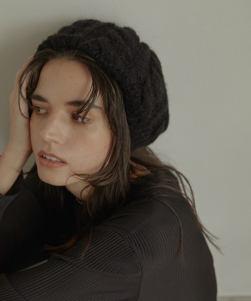ACYM(アシーム)の「Cable knit ベレー(ハンチング/ベレー帽・レディース・ブラック/ベージュ・FREE)」の4枚目の写真