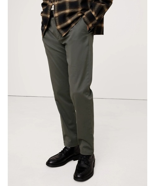 Banana Republic(バナナリパブリック)の「Rapid Movement アスレチック チノパンツ(チノパンツ・メンズ・ベージュ/チャコールグレー/ブラック/ブラウン/ネイビー/ライトブラウン・30W 30L/29W 30L/32W 30L/31W 30L/34W 30L/33W 30L/28W 30L)」の3枚目の写真