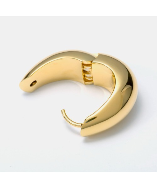 TOM WOOD(トムウッド)の「TOM WOOD ICE HOOP トムウッド アイス フープ ピアス(ピアス(両耳用)・レディース・ゴールド・MEDIUM)」の3枚目の写真