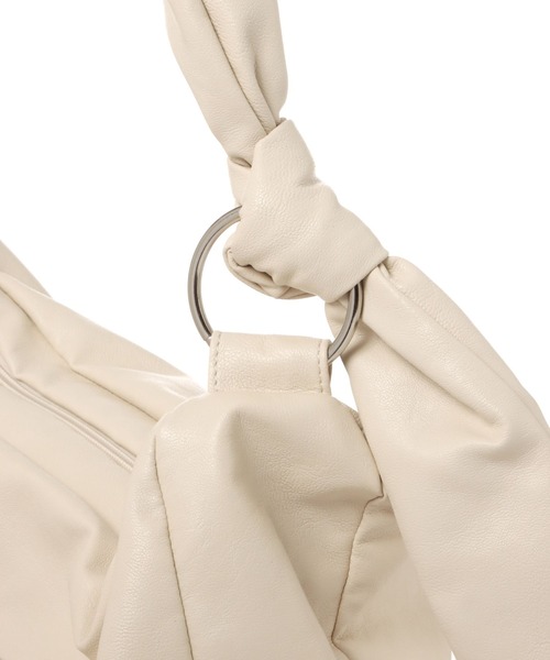 LEPSIM（レプシィム）の「フェイクレザーソフトBIGショルダー　182764（ショルダーバッグ・レディース・ブラック/アイボリー/ベージュ系その他・ONE SIZE）」の13枚目の写真