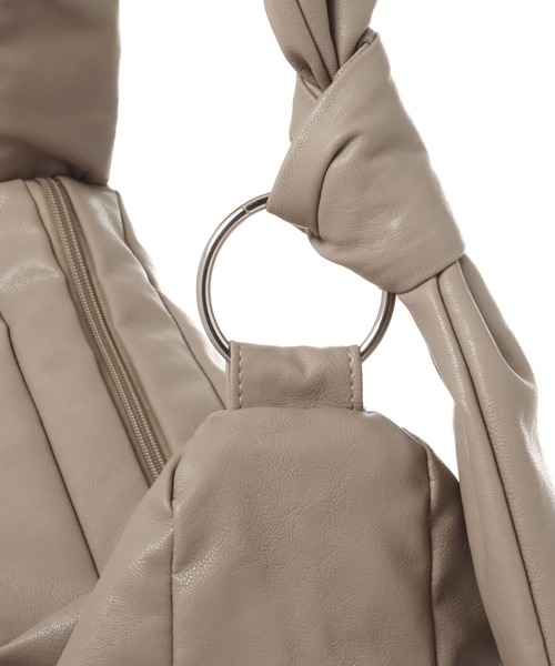 LEPSIM（レプシィム）の「フェイクレザーソフトBIGショルダー　182764（ショルダーバッグ・レディース・ブラック/アイボリー/ベージュ系その他・ONE SIZE）」の9枚目の写真