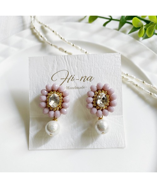 tone（トーン）の「【Hi-na】ビジューとカラーガラスビーズの刺繍アクセサリー　イヤリング(MA)（イヤリング・レディース・グレー/アイボリー/ピンク系その他/ピンク系その他2・FREE）」の4枚目の写真