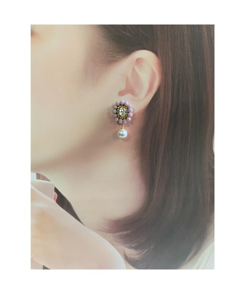 tone（トーン）の「【Hi-na】ビジューとカラーガラスビーズの刺繍アクセサリー　イヤリング(MA)（イヤリング・レディース・グレー/アイボリー/ピンク系その他/ピンク系その他2・FREE）」の9枚目の写真