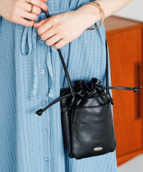 GeeRA（ジーラ）の「スマホポケット巾着ショルダー（ショルダーバッグ・レディース・グリーン/ブラック/シルバー/アイボリー・FREE）」の3枚目の写真