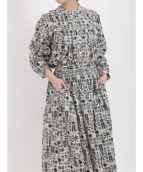 sm2rhythm（サマンサモスモスリズム）の「プリントタックチュニックブラウス（シャツ/ブラウス・レディース・ブラック/ブルー/イエロー・ﾌﾘ-）」の4枚目の写真