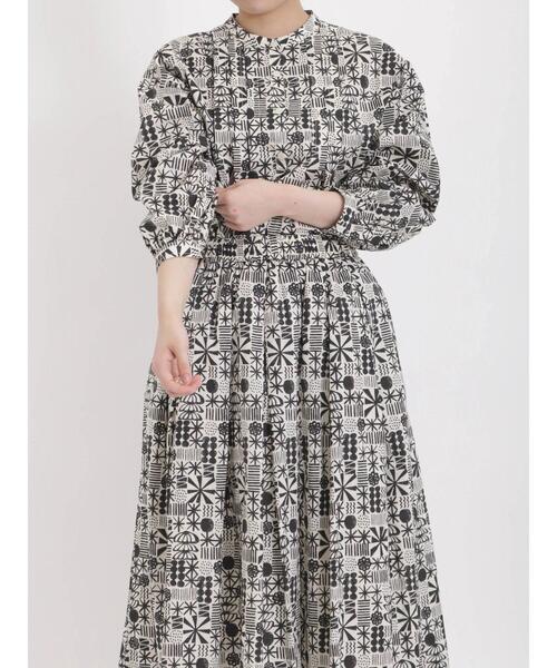 sm2rhythm（サマンサモスモスリズム）の「プリントタックチュニックブラウス（シャツ/ブラウス・レディース・ブラック/ブルー/イエロー・ﾌﾘ-）」の8枚目の写真