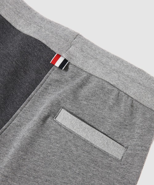 THOM BROWNE(トムブラウン)の「SWEATPANTS IN CLASSIC LOOP BACK W/ ENGINEERED 4 BAR(スウェットパンツ・メンズ・グレー・0/1/2)」の6枚目の写真