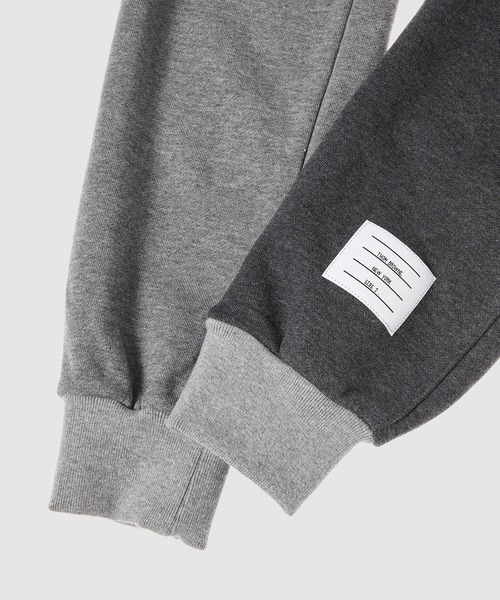 THOM BROWNE(トムブラウン)の「SWEATPANTS IN CLASSIC LOOP BACK W/ ENGINEERED 4 BAR(スウェットパンツ・メンズ・グレー・0/1/2)」の8枚目の写真