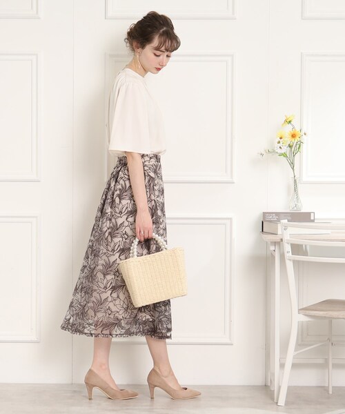 couture brooch(クチュールブローチ)の「◆【前後2WAY】ギャザーフレアー袖ブラウス(シャツ/ブラウス・レディース・ブラック/アイボリー/ホワイト系3・40/38/42)」の19枚目の写真