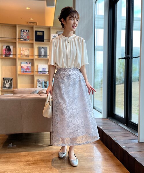 couture brooch(クチュールブローチ)の「◆【前後2WAY】ギャザーフレアー袖ブラウス(シャツ/ブラウス・レディース・ブラック/アイボリー/ホワイト系3・40/38/42)」の8枚目の写真
