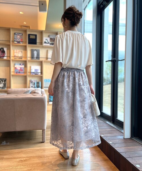 couture brooch(クチュールブローチ)の「◆【前後2WAY】ギャザーフレアー袖ブラウス(シャツ/ブラウス・レディース・ブラック/アイボリー/ホワイト系3・40/38/42)」の16枚目の写真