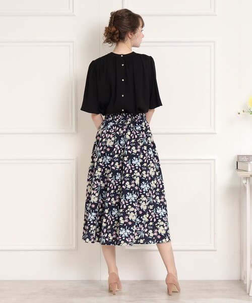 couture brooch(クチュールブローチ)の「◆【前後2WAY】ギャザーフレアー袖ブラウス(シャツ/ブラウス・レディース・ブラック/アイボリー/ホワイト系3・40/38/42)」の5枚目の写真