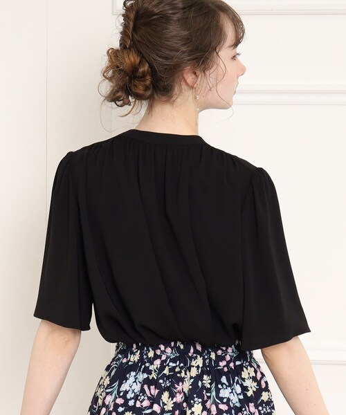 couture brooch(クチュールブローチ)の「◆【前後2WAY】ギャザーフレアー袖ブラウス(シャツ/ブラウス・レディース・ブラック/アイボリー/ホワイト系3・40/38/42)」の9枚目の写真