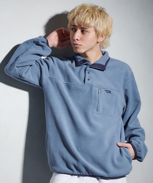 FCMM（エフシーエムエム）の「【日本限定アイテム】FLEECE PULLOVER/フリースプルオーバー（スウェット・メンズ・ベージュ/アイボリー/ライトブルー・LARGE/MEDIUM）」の3枚目の写真