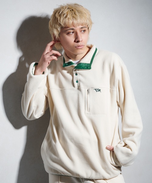 FCMM（エフシーエムエム）の「【日本限定アイテム】FLEECE PULLOVER/フリースプルオーバー（スウェット・メンズ・ベージュ/アイボリー/ライトブルー・LARGE/MEDIUM）」の5枚目の写真
