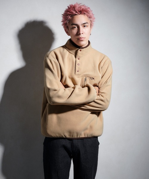 FCMM（エフシーエムエム）の「【日本限定アイテム】FLEECE PULLOVER/フリースプルオーバー（スウェット・メンズ・ベージュ/アイボリー/ライトブルー・LARGE/MEDIUM）」の10枚目の写真