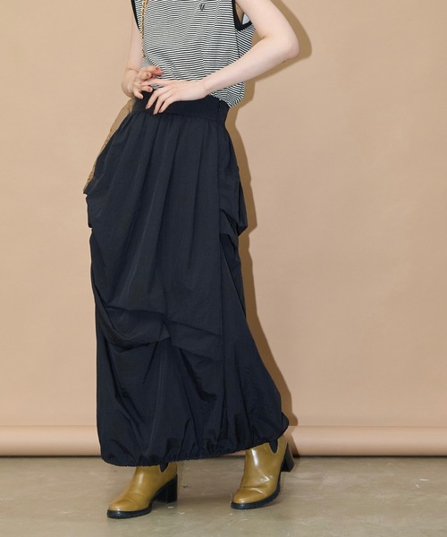 THE YOn（ザヨン）の「アシンメトリータックバルーンナイロンスカート（スカート・レディース・ブラック/アイボリー/カーキ・FREE）」の8枚目の写真