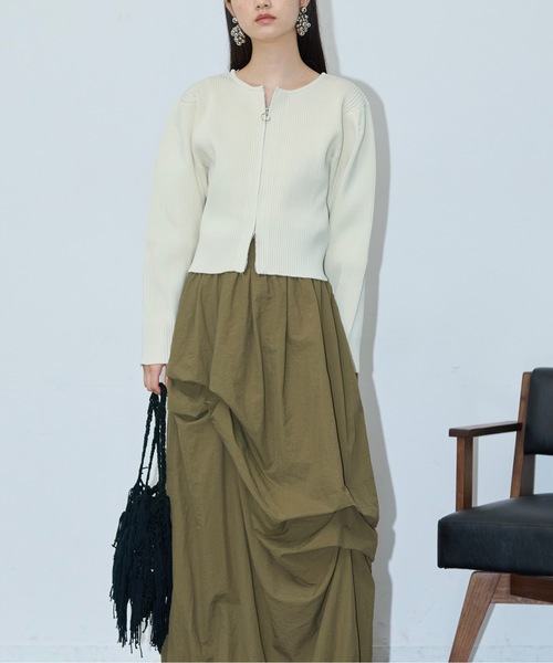 THE YOn（ザヨン）の「アシンメトリータックバルーンナイロンスカート（スカート・レディース・ブラック/アイボリー/カーキ・FREE）」の22枚目の写真