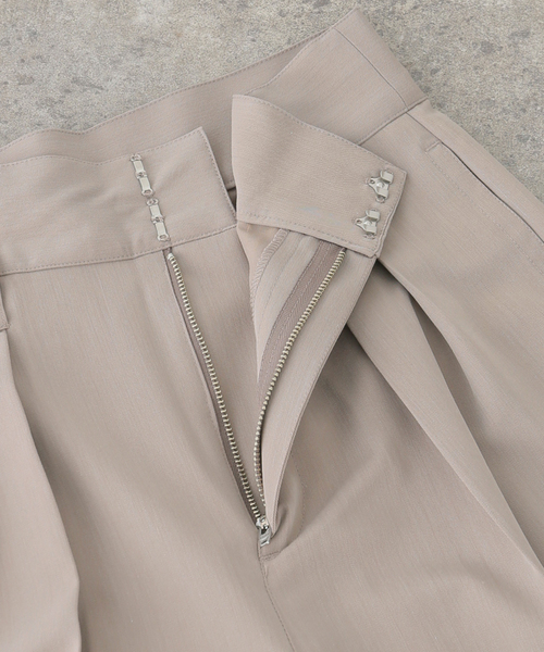 JOINT WORKS（ジョイントワークス）の「【COMMRE/コムル】ハイウエスト2タックワイドパンツ（スラックス・レディース・ベージュ・FREE）」の17枚目の写真