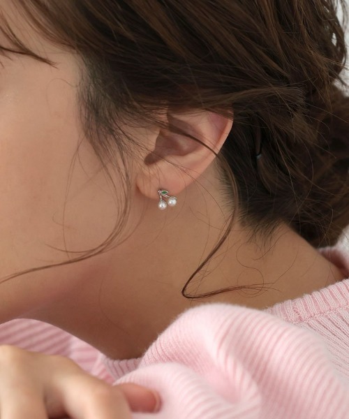 at.(アット)の「【at.】ミニチェリーピアス(ピアス(両耳用)・レディース・シルバー/ゴールド・FREE)」の2枚目の写真